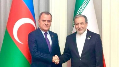 Ceyhun Bayramov Abbas Əraqçi ilə regional məsələləri müzakirə etdi