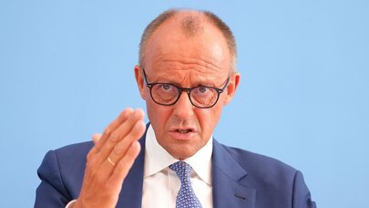 Mertsin partiyası təməlindən sarsılıb: İstefa verəcək?