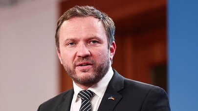 Estoniyanın xarici işlər naziri Trampın oğlu ilə Ukraynanı müzakirə etdi