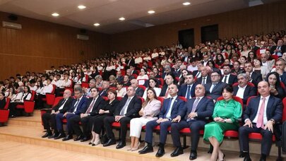 Suraxanıda 600-dən yuxarı bal toplayan məzunlarla görüş keçirildi - FOTO