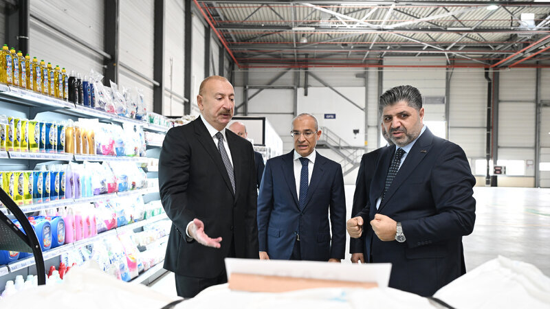 İlham Əliyev Qaradağ rayonunda açılışda iştirak etdi