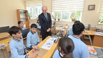 Azərbaycanda məktəbə başlama vaxtı dəyişir?