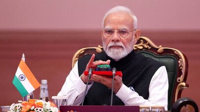 Modi həmkarlarını görün nələrə qonaq etdi