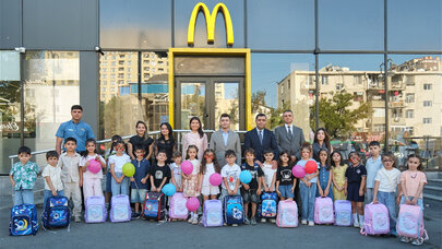 “McDonald’s Azərbaycan” şəhid ailələrinin birinci sinif şagirdlərini məktəb ləvazimatları ilə təmin etdi - FOTO