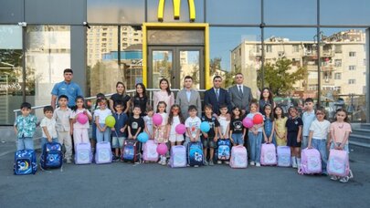 “McDonald’s Azərbaycan” şəhid ailələrinin birinci sinif şagirdlərini məktəb ləvazimatları ilə təmin etdi - FOTO