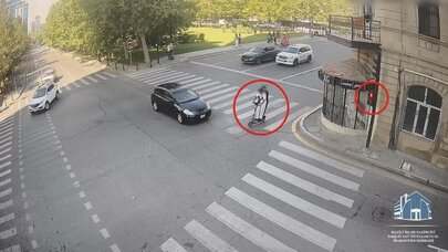 Bakıda skuter avtomobillə toqquşdu - Anbaan video
