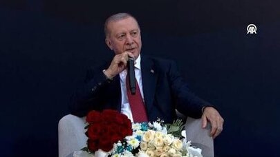Ərdoğanın ifasında "Uzun İnce Bir Yoldayım" - VİDEO
