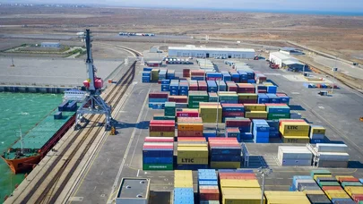 Bakı Limanında 5,5 milyon tondan çox yük aşırılıb - FOTO