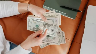 İspaniyadan bu ölkəyə köçdü: 1 günlük qazancı 2,5 saatda alır
