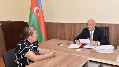 Zakir Fərəcov səyyar qəbulda vətəndaşların müraciətlərini dinləyib