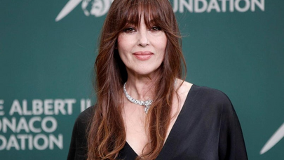 61 yaşlı Monika Belluççi dərin dekolteli libasda