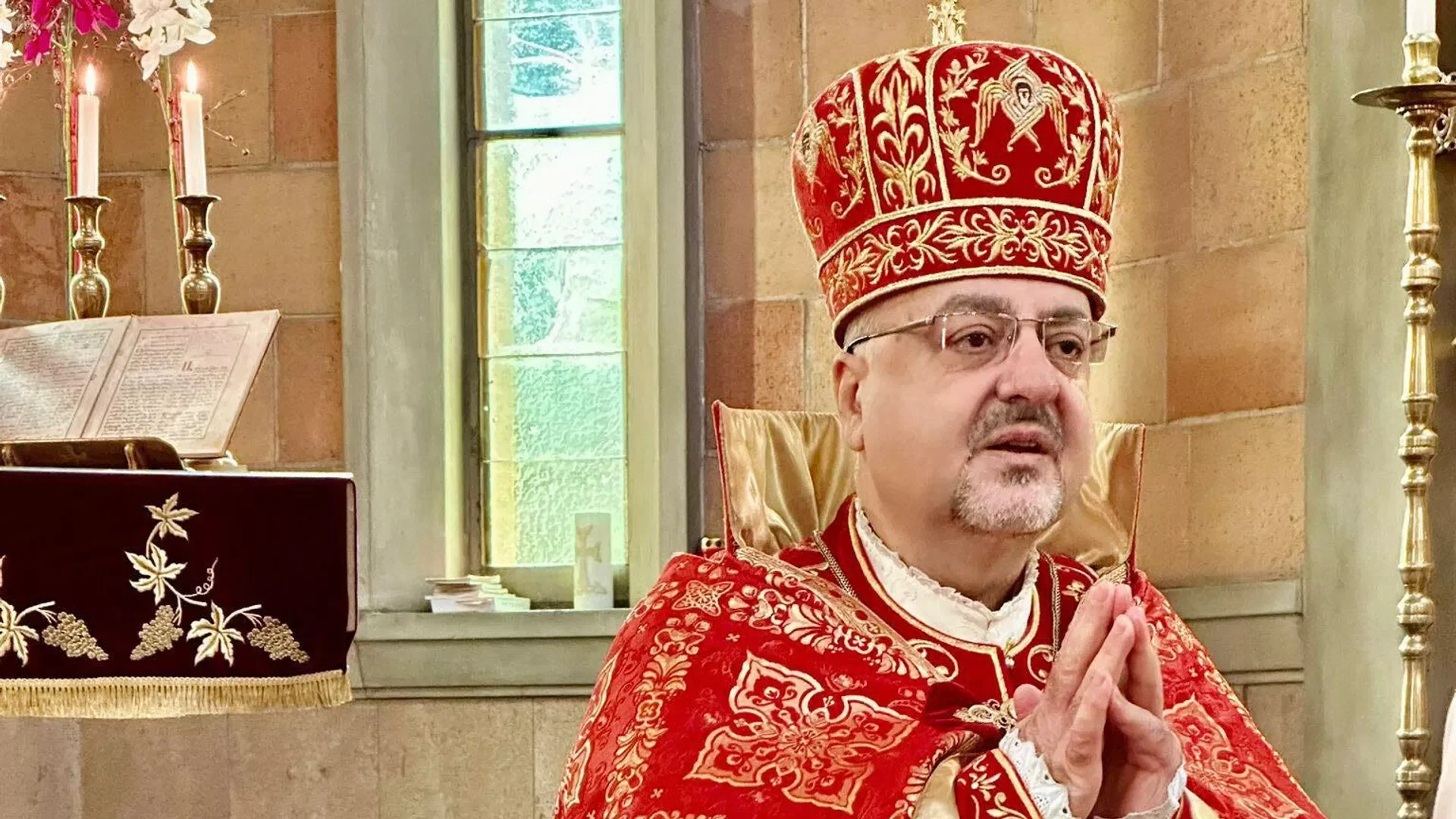 Məşhur erməni yepiskop kazinoda belə qumar oynadı - FOTO