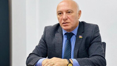 Deputat tıxaca görə iclasa gecikdi - “Üzr istəməlidirlər”
