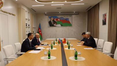 Kəmaləddin Heydərov Qırğızıstan səfiri ilə qarşılıqlı maraq doğuran məsələləri müzakirə etdi