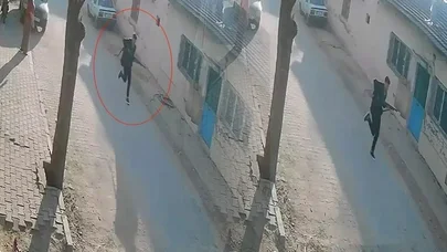 Şagirdlərə atəş açdı, sonra belə qaçdı - Anbaan görüntülər
