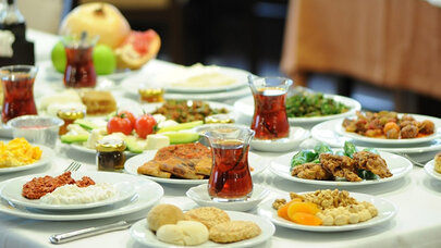 Yeyib-içmək qanlı bitdi