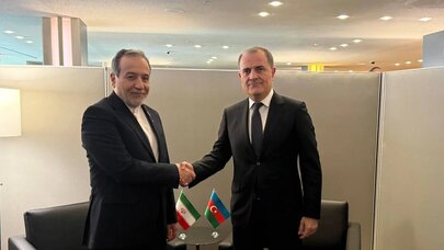 Abbas Əraqçi Ceyhun Bayramovla görüşdü