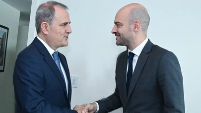 Ceyhun Bayramov fransalı həmkarı ilə görüşdü
