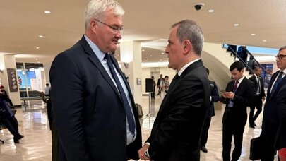 Bayramov Sibiqa ilə ikitərəfli gündəliyi müzakirə etdi
