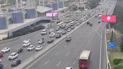 Paytaxt yollarında tıxac yarandı - SİYAH