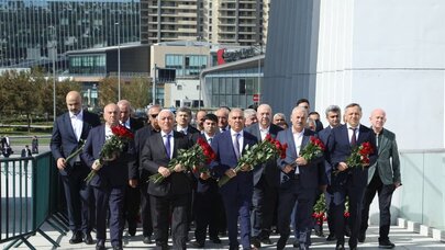 "AzərEnerji" və "Azərişıq" rəhbərliyi şəhidlərin xatirəsini andı