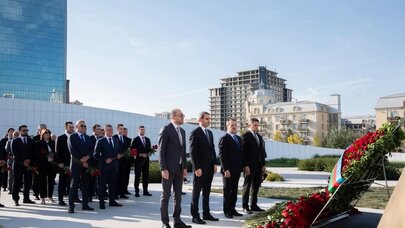 ADY rəhbərliyi Zəfər parkını ziyarət etdi - Foto