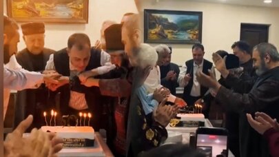 Əməkdar artist 50 yaşını “Ölülər” tamaşasında qeyd etdi - VİDEO