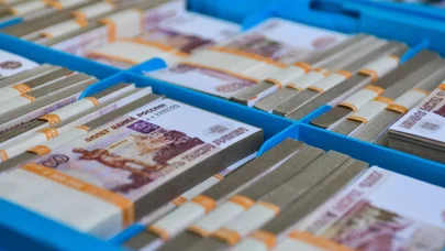 Putin Azərbaycanla bağlı fərman imzaladı: Bu məbləğdən artıq pul gətirmək qadağan edildi