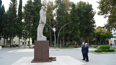 “Azərişıq” ASC-nin sədri Vüqar Əhmədov Goranboy, Mingəçevir və Yevlaxdan olan sakinlərlə görüşüb