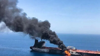 Hörmüzdə tanker naməlum mərmi ilə vuruldu