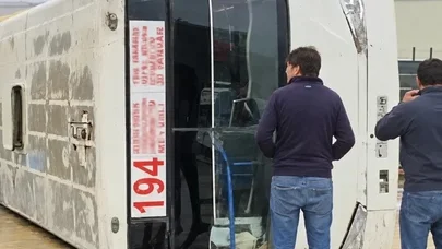Bakıda sərnişin avtobusu aşdı - Anbaan videosu