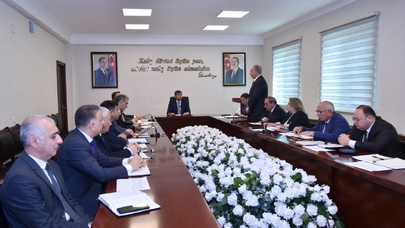 Elşad Həsənov sakinləri inzibati binada qəbul etdi -  FOTOLAR