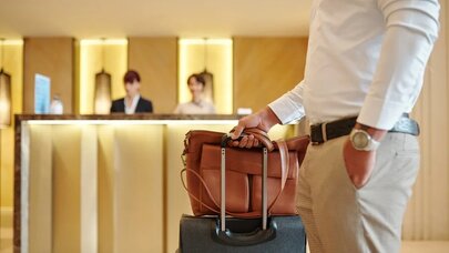 Türkiyədə hotellər tək kişiləri qəbul etmir: Səbəbi bəlli oldu
