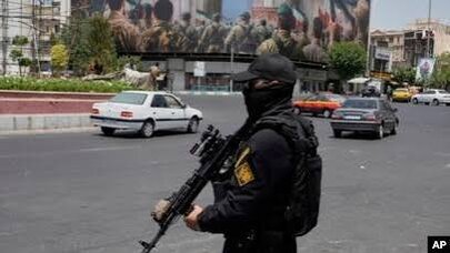 İranda polis idarəsinə silahlı hücum: ölən və yaralananlar var
