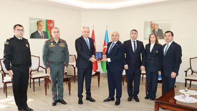 Metin Güraka Azərbaycanın hərbi əməkdaşlıq medalı təqdim olundu - FOTO