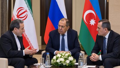 Əraqçi Lavrov və Bayramovla üçtərəfli görüş keçirdi