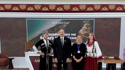 İlham Əliyev MDB-nin iştirakçı ölkələrinin milli stendləri ilə tanış oldu - FOTO