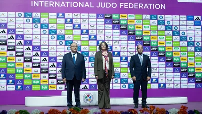 Cüdo üzrə dünya çempionatının bayrağı Qazaxıstana təhvil verildi