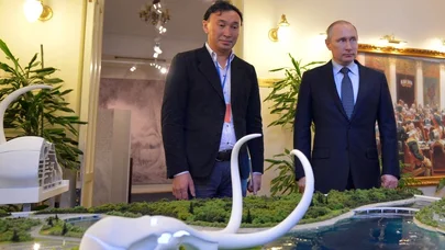 Putindən məşhur heykəltəraşa irad: "Əslində hər şeyi Tanrı yaradıb!"