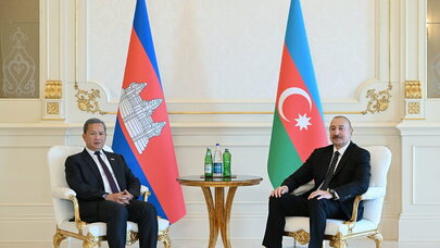 İlham Əliyevin Kambocanın Baş naziri ilə məhdud tərkibdə görüşü oldu