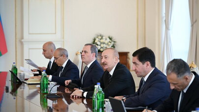 İlham Əliyev Kambocanın Baş naziri ilə geniş tərkibdə görüşdü