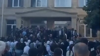 Məktəbli forması ilə bağlı qaydalara etiraz edən  37 nəfər həbs olundu