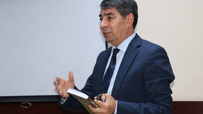 Məktəbli forması şəxsi seçim deyil, ümumi qaydalarla tənzimlənməlidir - Professor