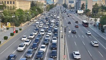 Bakıda səhər tıxacı: bu yollar keçilməz oldu