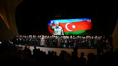 Prezidentin qızı və gəlini "44" bədii filminin premyerasında - Foto