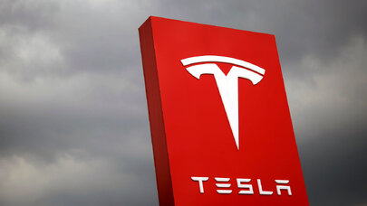 Tesla uçan avtomobilini təqdim etdi