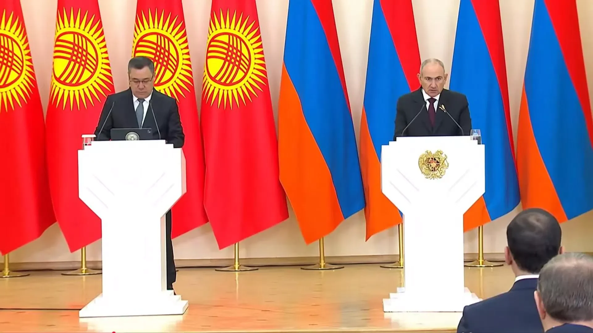 Paşinyan və Japarov sülh və regional təhlükəsizlik məsələlərini müzakirə etdilər - Video