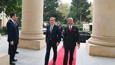 Ceyhun Bayramov hindistanlı həmkarını qarşıladı