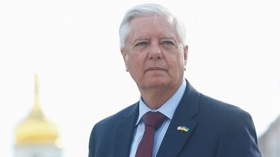 Mərhum senatorla bağlı şok iddia: 17 yaşlı 3 yeniyetmə ilə...