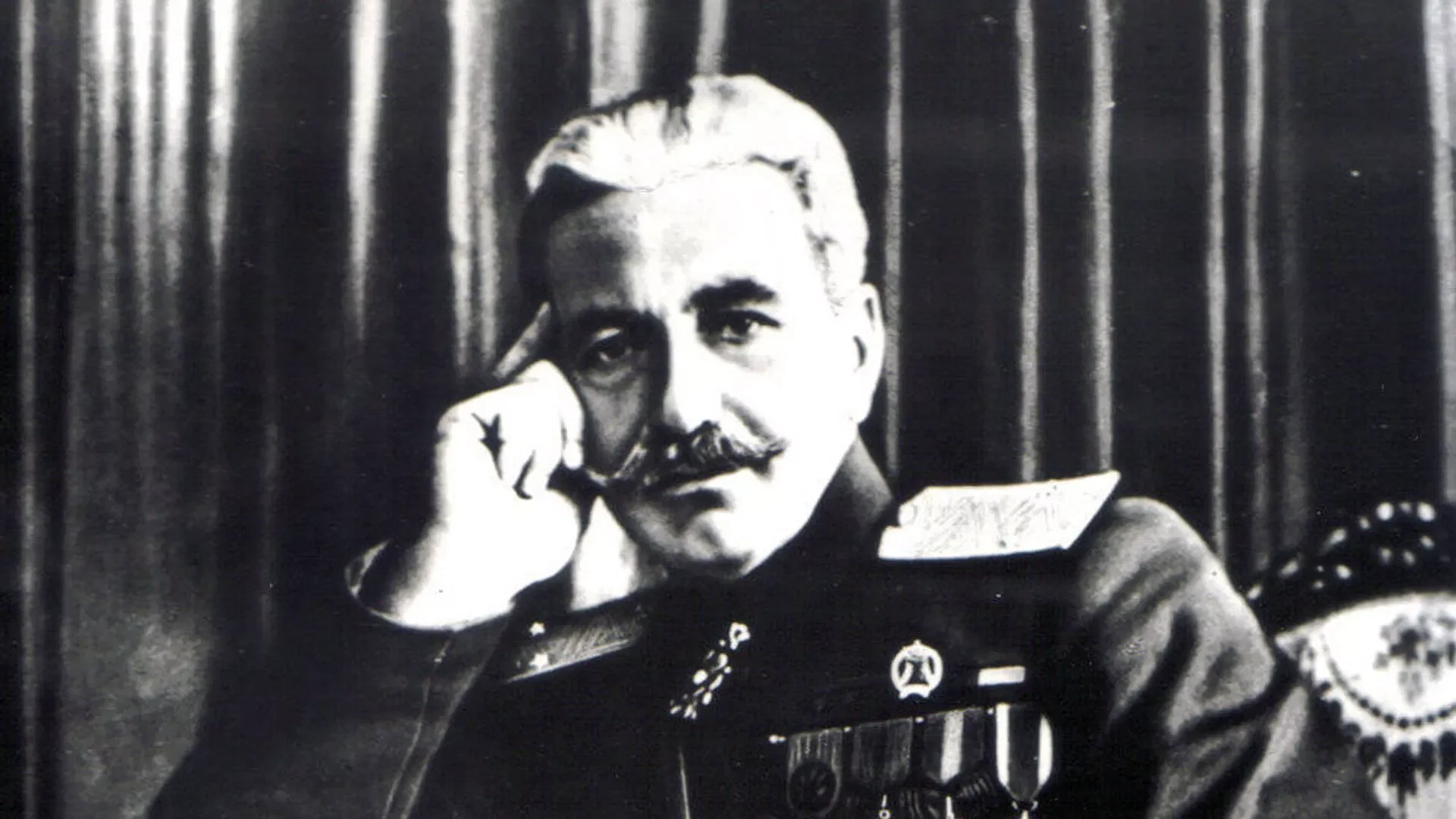 Ermənistanda radikalları qəzəbləndirən olay: Andranikin mozaikası məktəbdən söküldü - Foto